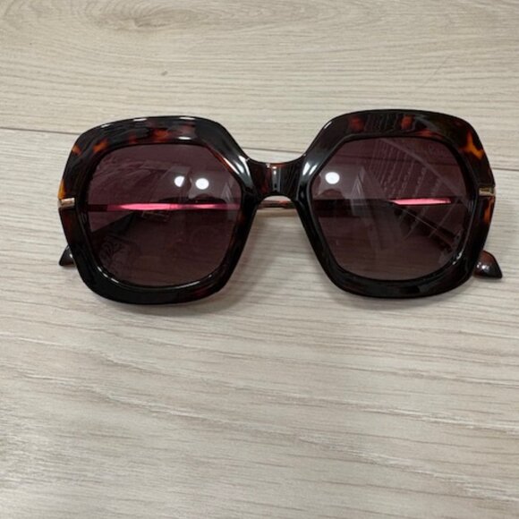 Lily Pulitzer Sunglasses - Picture 2 of 10